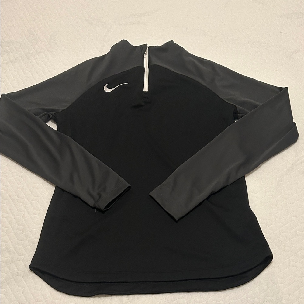 Nike Women's Black and Gray Long Sleeve Top